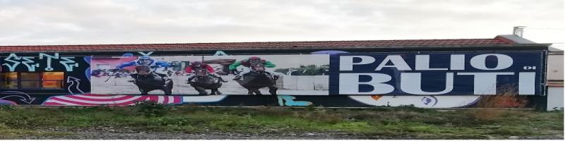 IL BANNERONE AFFISSO ALLA STAZIONE DI PONTEDERA RICORDA L’APPROSSIMARSI DEL PALIO DI BUTI CHE QUEST’ANNO VIVRANNO ANCHE 5 TRAVEL BLOGGER INVITATI DALL’UFFICIO TURISTICO DELLA VALDERA